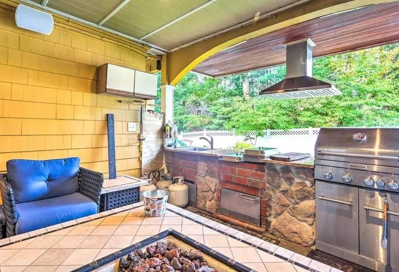 Extravagant Randolph Retreat W/ Private Pool!