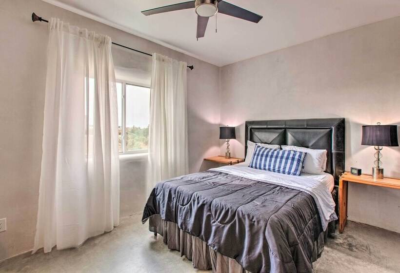 Family Friendly Desert Home ~ 10 Mi To Taos!