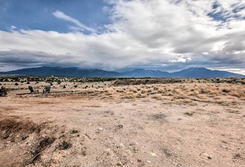 Family Friendly Desert Home ~ 10 Mi To Taos!