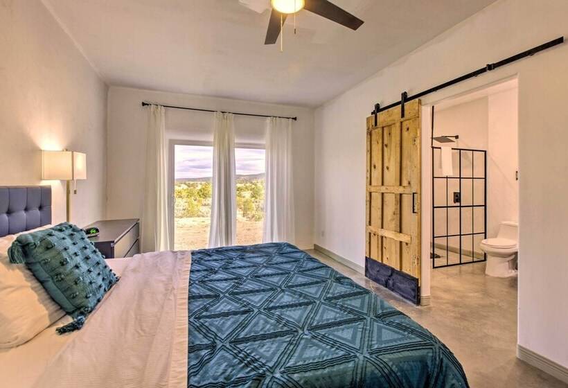 Family Friendly Desert Home ~ 10 Mi To Taos!