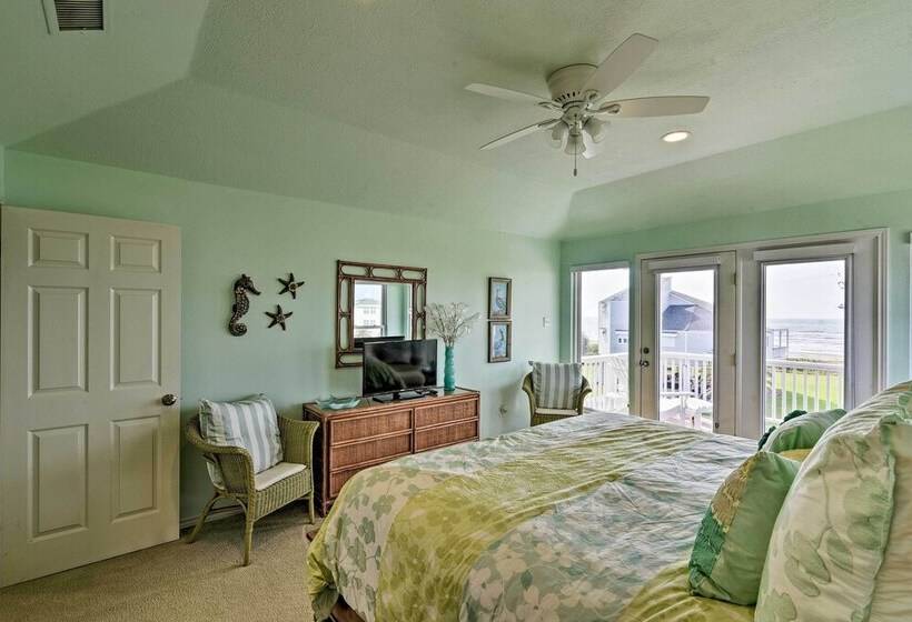 1 Block To Beach: Family Getaway In Galveston!