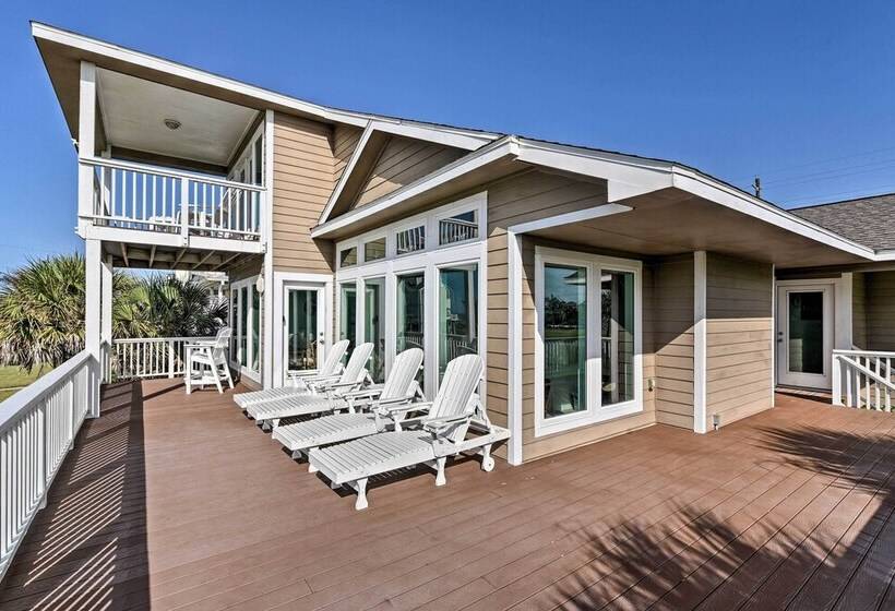 1 Block To Beach: Family Getaway In Galveston!