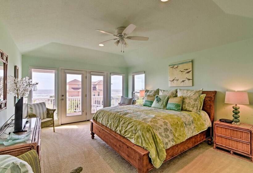 1 Block To Beach: Family Getaway In Galveston!