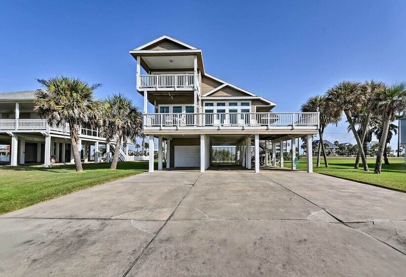 1 Block To Beach: Family Getaway In Galveston!