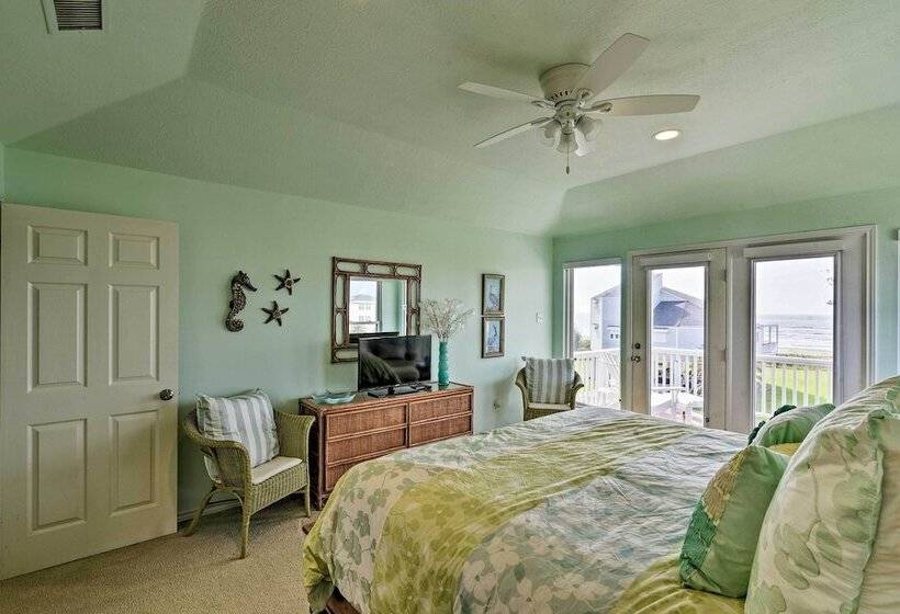 1 Block To Beach: Family Getaway In Galveston!