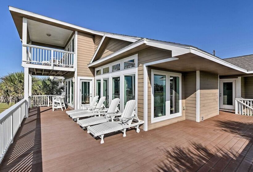 1 Block To Beach: Family Getaway In Galveston!