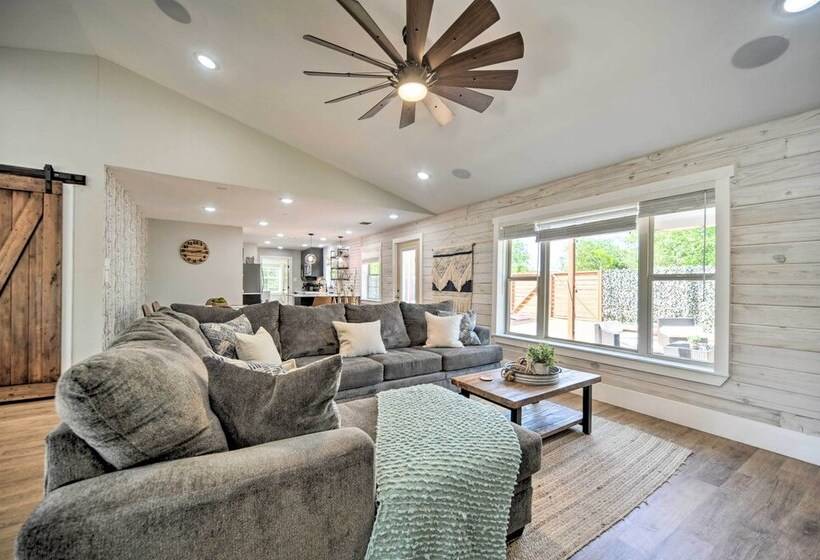 Gorgeous Cabin W/ Pergolas, Walk To River!