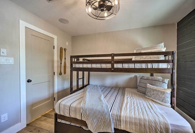 Gorgeous Cabin W/ Pergolas, Walk To River!