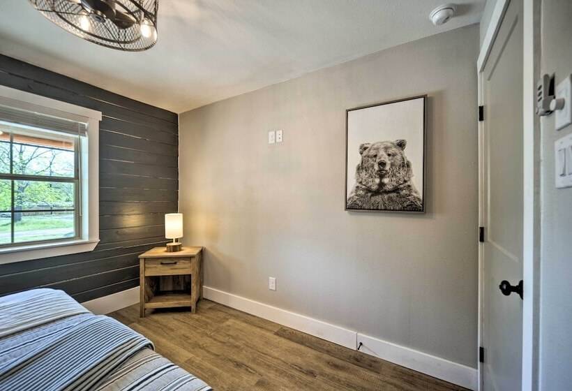 Gorgeous Cabin W/ Pergolas, Walk To River!