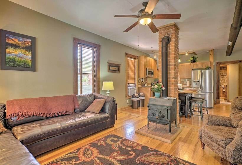 Historic Manitou Springs Victorian: Walk Downtown!