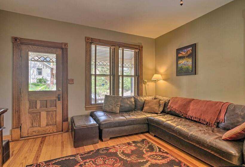 Historic Manitou Springs Victorian: Walk Downtown!