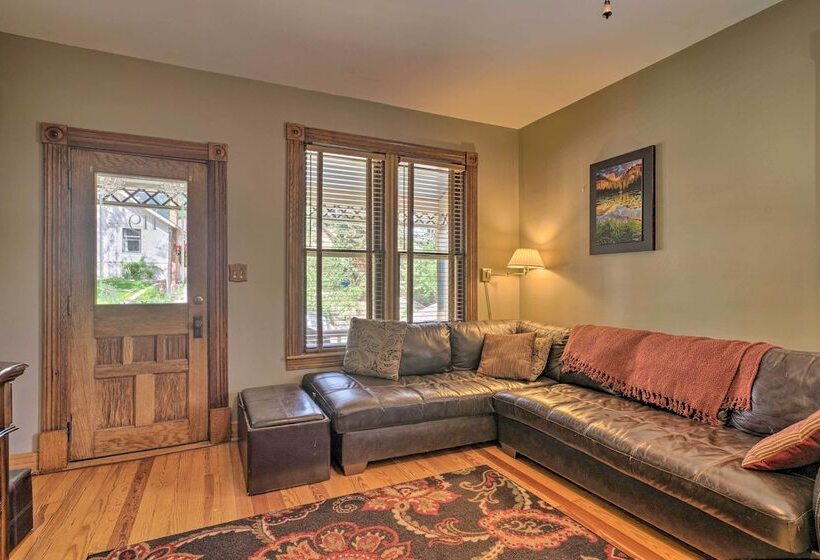 Historic Manitou Springs Victorian: Walk Downtown!