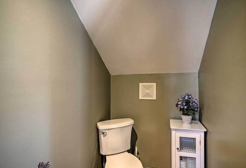 Historic Manitou Springs Victorian: Walk Downtown!