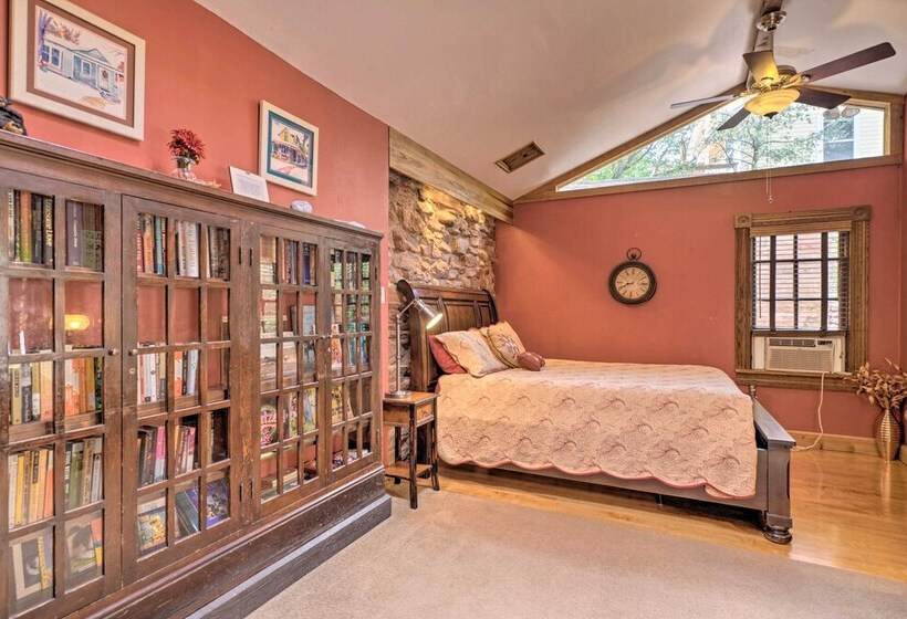 Historic Manitou Springs Victorian: Walk Downtown!