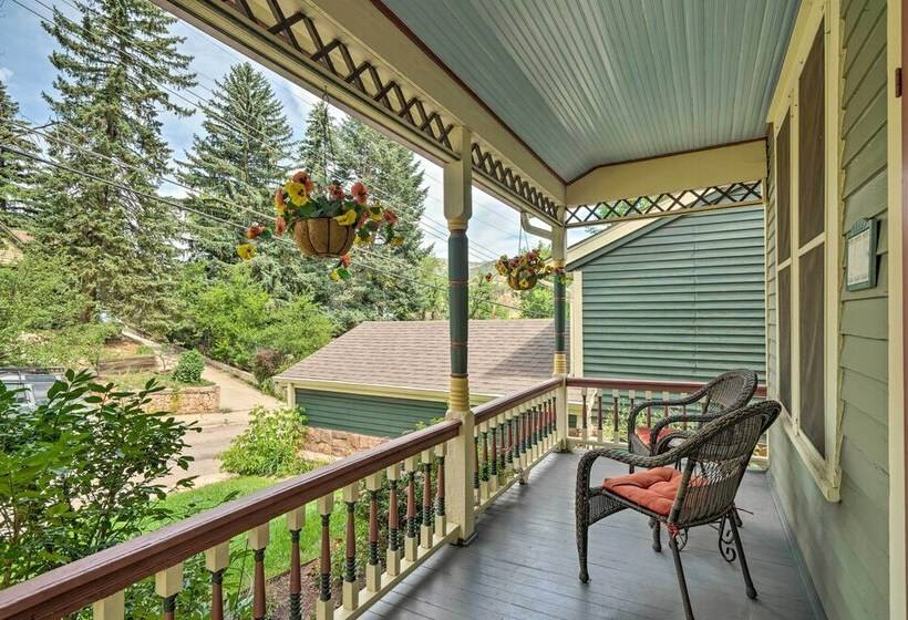 Historic Manitou Springs Victorian: Walk Downtown!