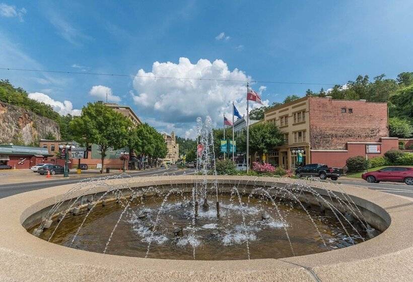 Hot Springs Home < 1 Mi To Oaklawn Racing Casino!