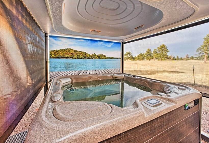 Idyllic Florissant Cabin W/ Patio & Hot Tub!