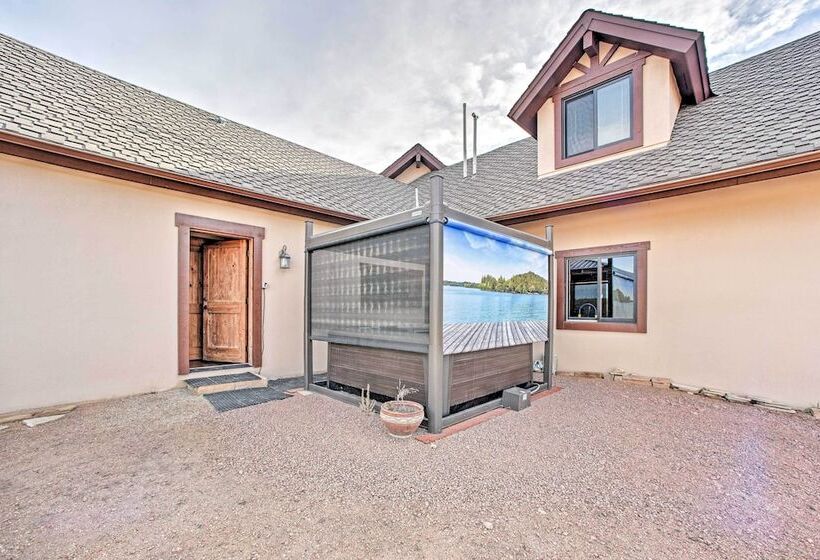 Idyllic Florissant Cabin W/ Patio & Hot Tub!