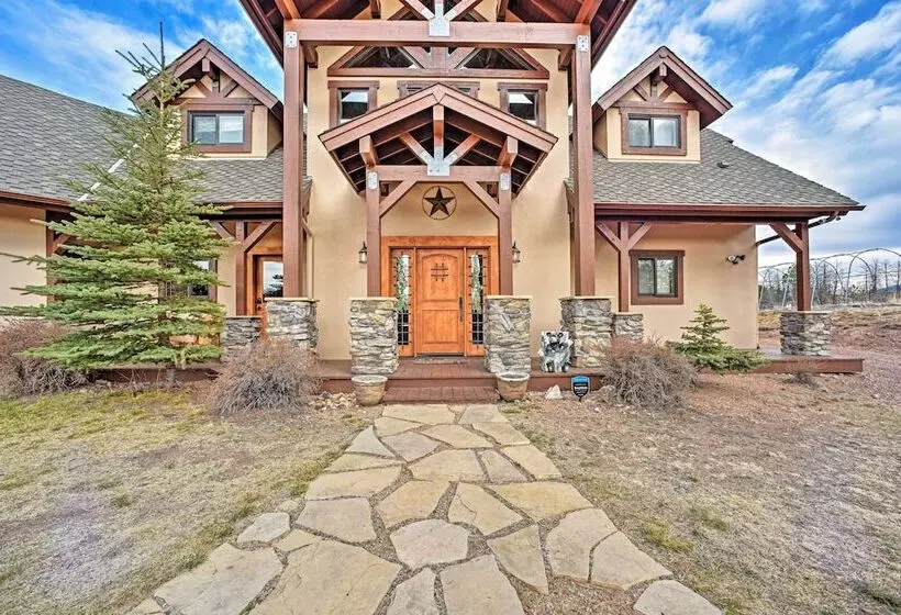 Idyllic Florissant Cabin W/ Patio & Hot Tub!