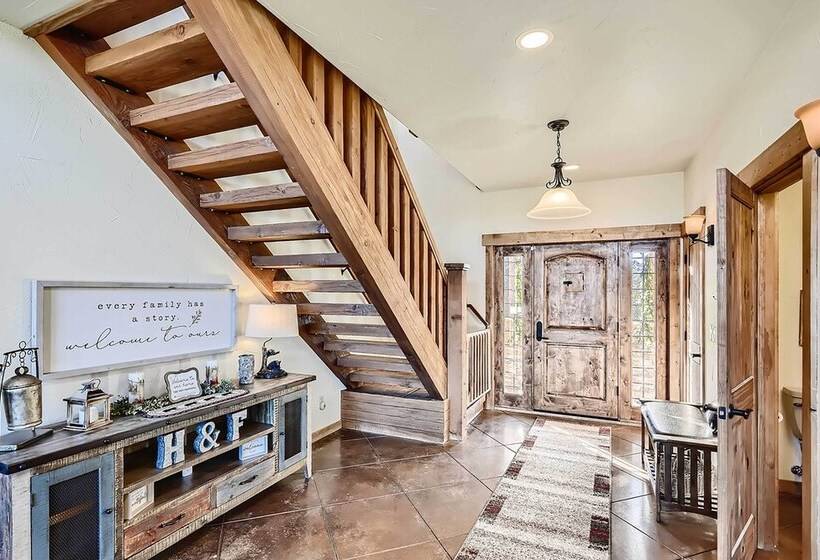 Idyllic Florissant Cabin W/ Patio & Hot Tub!