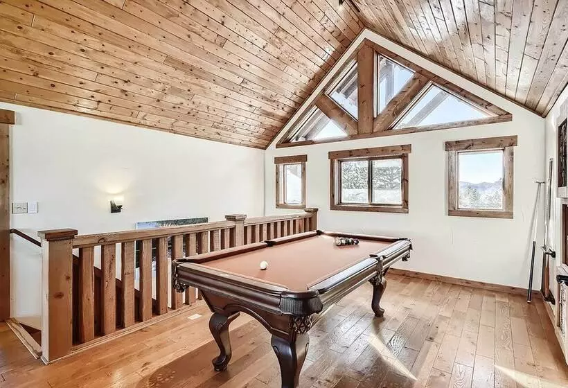 Idyllic Florissant Cabin W/ Patio & Hot Tub!