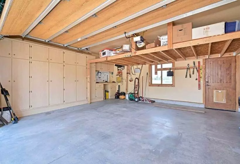 Idyllic Florissant Cabin W/ Patio & Hot Tub!