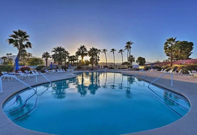 Indio Escape W/ Fire Pit & Resort Amenities!