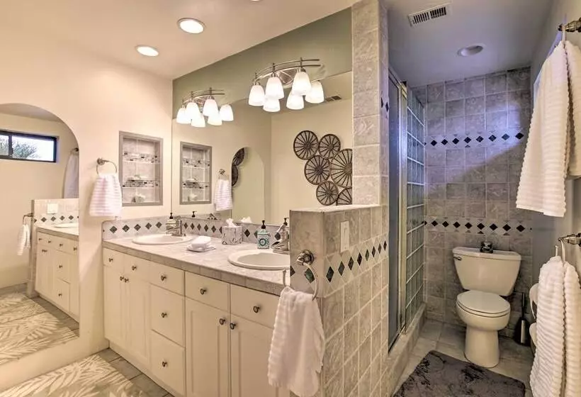 Indio Escape W/ Fire Pit & Resort Amenities!