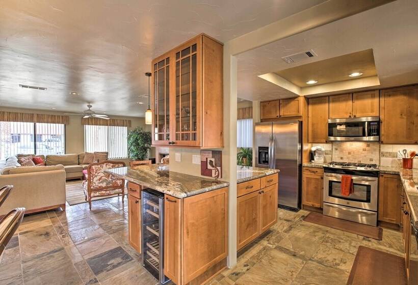 Indio Escape W/ Fire Pit & Resort Amenities!