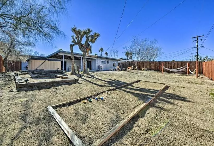 Joshua Tree Vacation Home W/ Private Hot Tub!