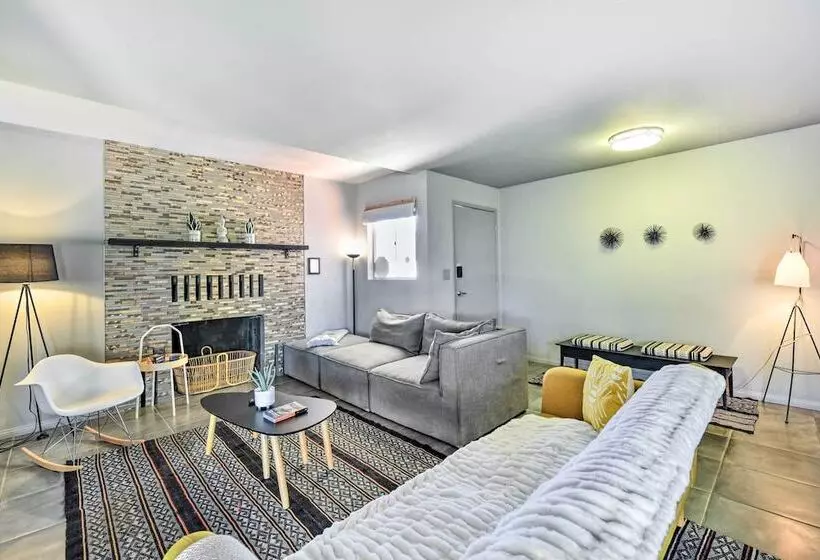 Joshua Tree Vacation Home W/ Private Hot Tub!