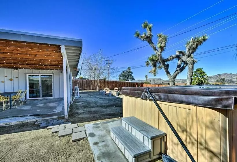 Joshua Tree Vacation Home W/ Private Hot Tub!