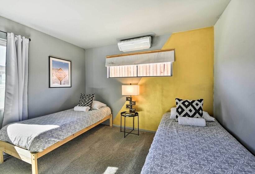 Joshua Tree Vacation Home W/ Private Hot Tub!