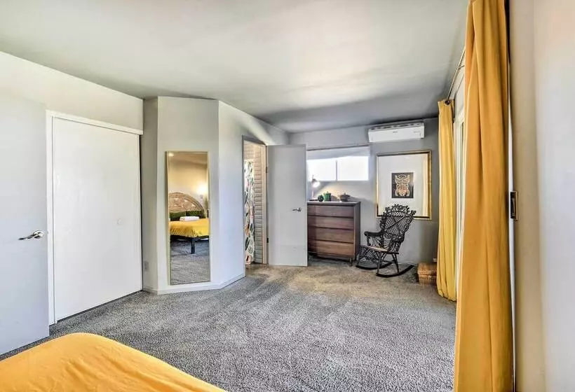 Joshua Tree Vacation Home W/ Private Hot Tub!