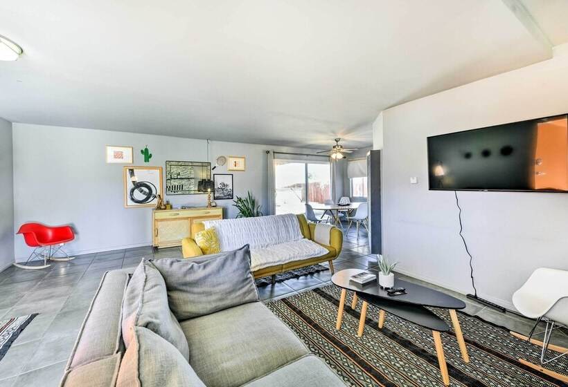 Joshua Tree Vacation Home W/ Private Hot Tub!