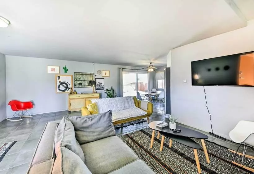 Joshua Tree Vacation Home W/ Private Hot Tub!