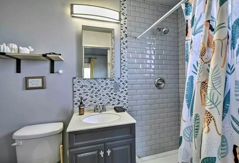 Joshua Tree Vacation Home W/ Private Hot Tub!