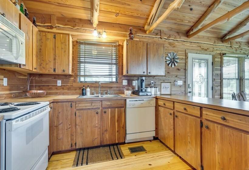 La Grange Cabin On Acreage: Close To Wineries