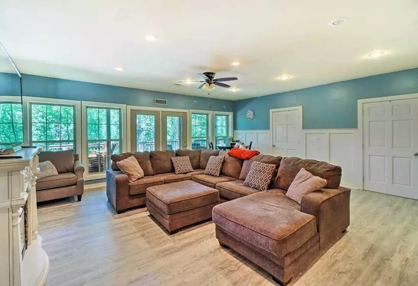 Lakefront Family Escape W/ Fire Pit & 2 Decks!