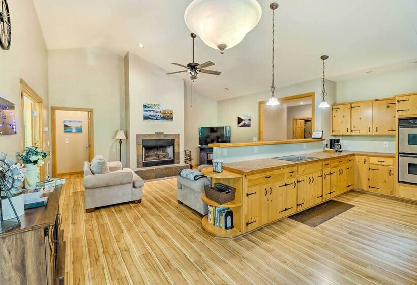 Lakefront Family Escape W/ Fire Pit & 2 Decks!