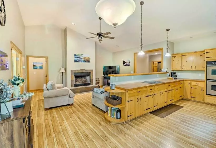 Lakefront Family Escape W/ Fire Pit & 2 Decks!