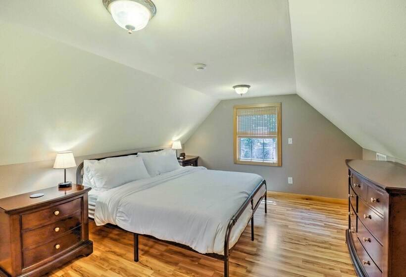 Lakefront Family Escape W/ Fire Pit & 2 Decks!