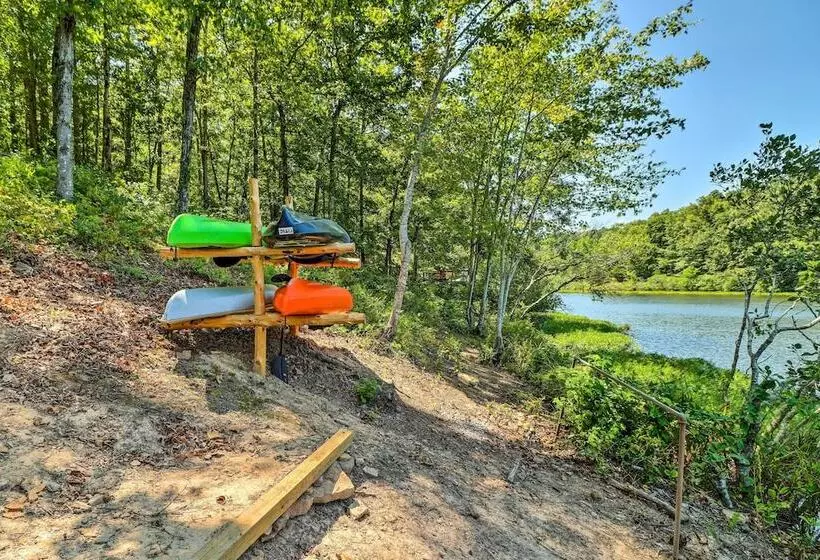 Lakefront Family Escape W/ Fire Pit & 2 Decks!