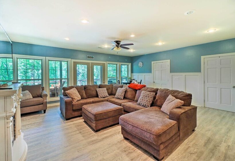 Lakefront Family Escape W/ Fire Pit & 2 Decks!