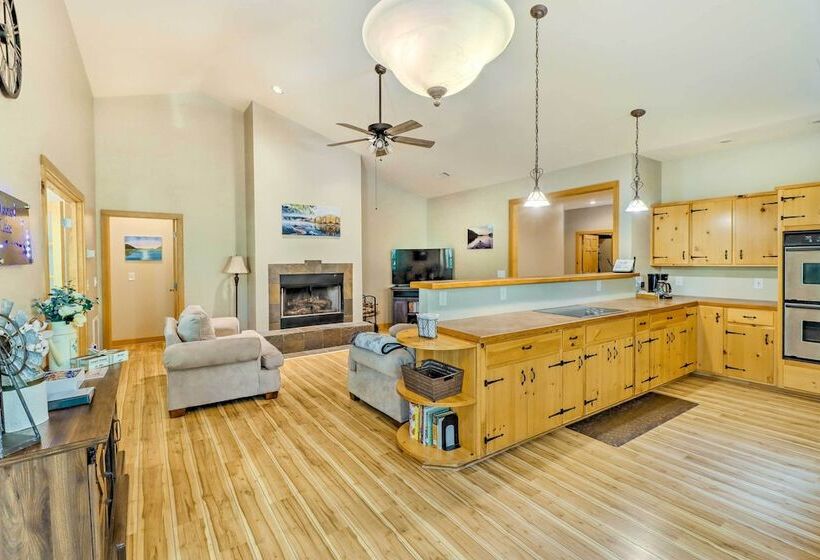 Lakefront Family Escape W/ Fire Pit & 2 Decks!