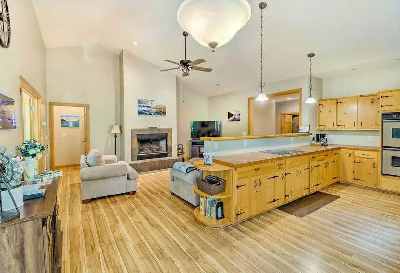 Lakefront Family Escape W/ Fire Pit & 2 Decks!