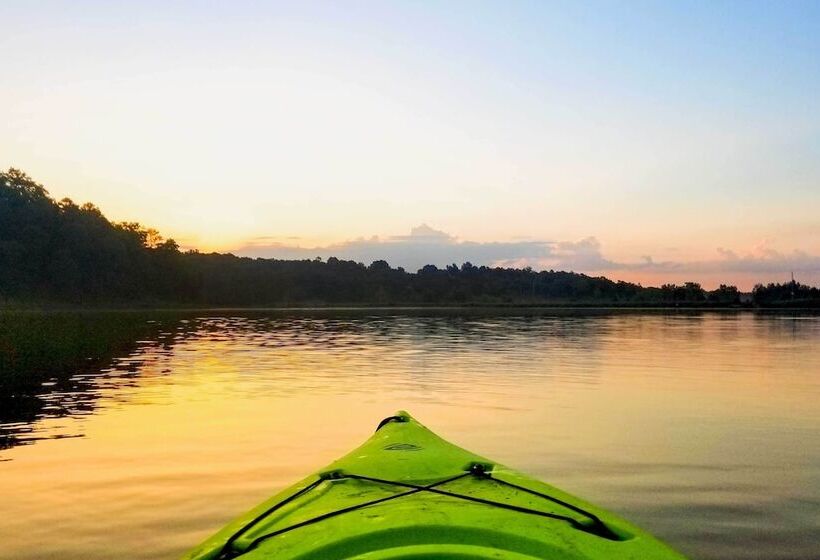 Lakefront Family Escape W/ Fire Pit & 2 Decks!
