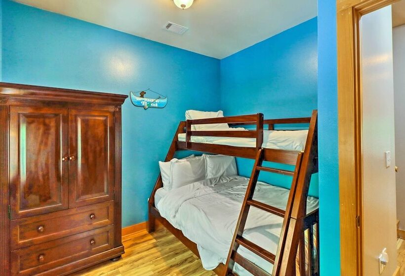 Lakefront Family Escape W/ Fire Pit & 2 Decks!