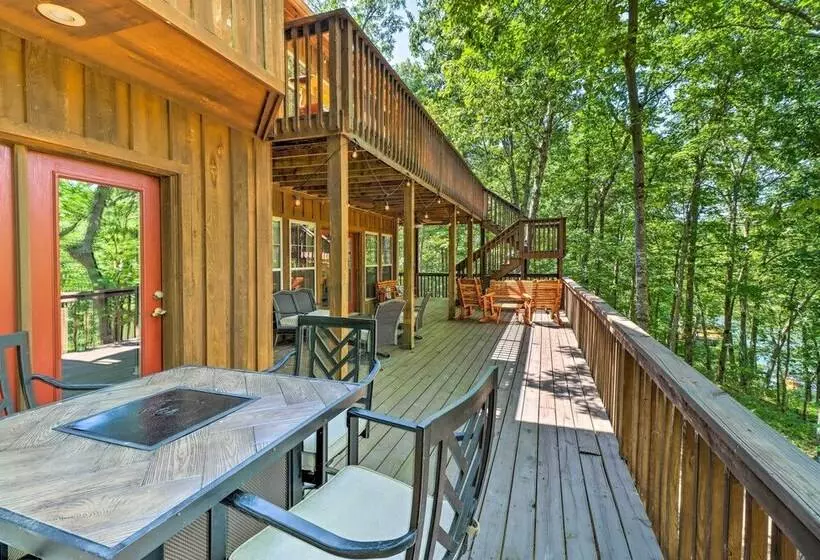 Lakefront Family Escape W/ Fire Pit & 2 Decks!