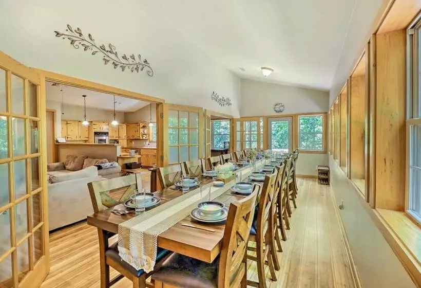 Lakefront Family Escape W/ Fire Pit & 2 Decks!